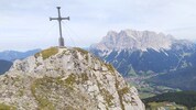 Der – nur für Geübte erreichbare – Nebengipfel mit Blick hinüber zur Zugspitze.