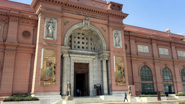Das Ägyptische Museum liegt am zentralen Tahrir-Platz von Kairo. Schon öfter kamen dort ...
