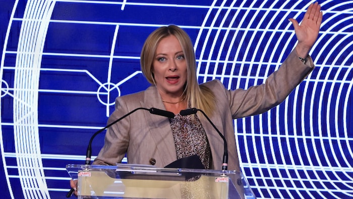 Italiens Ministerpräsidentin Giorgia Meloni bei ihrer Rede