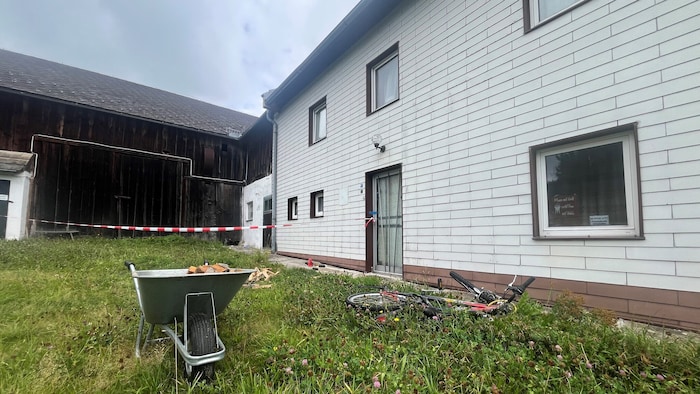 Der Ex-Lehrer drohte Leuten, die seinem Sacherl zu nahe kamen, mit einem Revolver und schoss ...