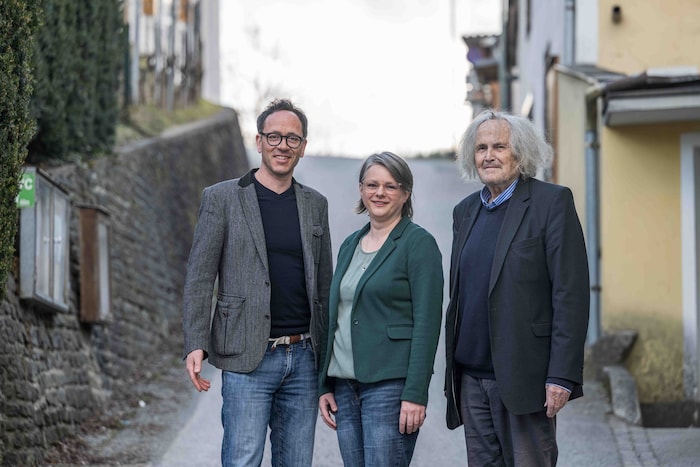 Andreas Wabl (rechts) mit seinen grünen Mitstreitern Robert Mair und Notburga Damm in Großklein ...