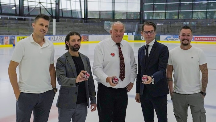 Spielertrainer Kris Reinthaler, Dominique Heinrich, Boss Franz Gärtner, Bürgermeister Matthäus ...