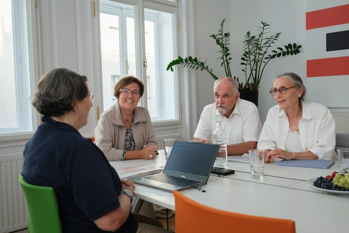 Dr. Hermine Agis (AKH Wien) im Gespräch mit Andrea Wittmann, Thomas Derntl und Sonja Pearsall ...