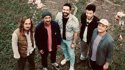 Geburtstagsgratulanten: Steaming Satellites