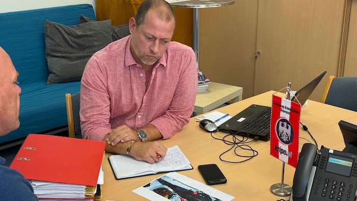 Chefermittler Hannes Lassnig (er möchte unerkannt bleiben) im Gespräch mit der „Krone“