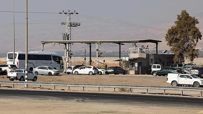 Der Personenverkehr wurde am Checkpoint vorläufig eingestellt.