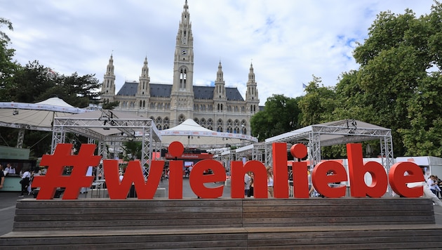 Wien feiert Wien am Rathausplatz.