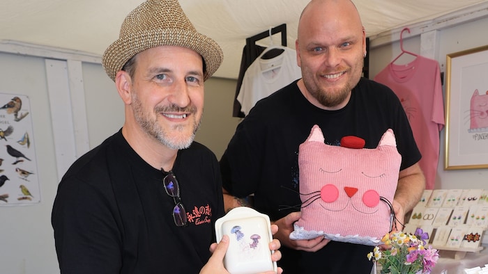 Stadtrand Wien und Wuwu präsentieren ihre einzigartigen Artikel.