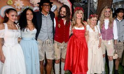 Eine schrecklich nette Familie im Münchener Hofbräuhaus: Leni Klum, Henry Klum mit seiner ...