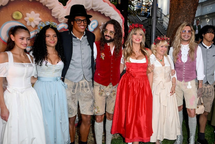 Eine schrecklich nette Familie im Münchener Hofbräuhaus: Leni Klum, Henry Klum mit seiner ...