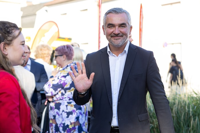„Servus und Hallo!“ Bestens gelaunt mischte sich Landesrat Heinrich Dorner unter die ...