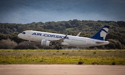 Die Passagiere der Air Corsica mussten eine ungewöhnliche Verspätung hinnehmen.
