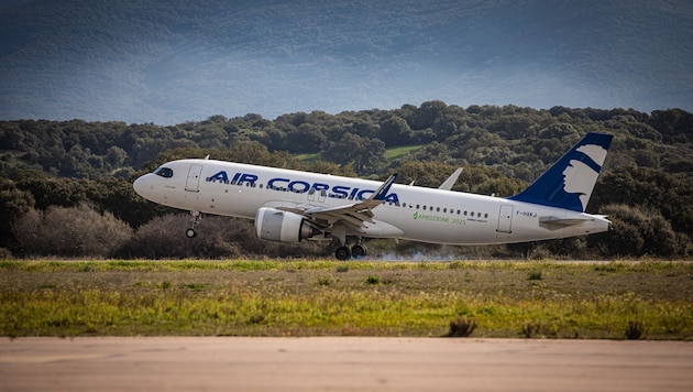 Die Passagiere der Air Corsica mussten eine ungewöhnliche Verspätung hinnehmen.