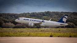 Die Passagiere der Air Corsica mussten eine ungewöhnliche Verspätung hinnehmen.