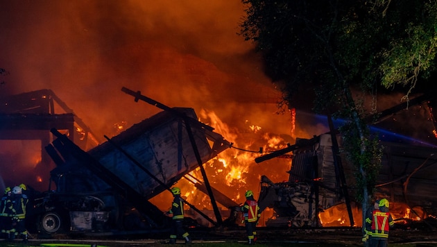 Die Halle brannte lichterloh.