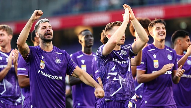Die Wiener Austria um Dragovic (li.) jubelte zuletzt über zwei Siege.