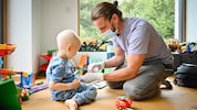 Mathias ist diplomierter Krankenpfleger und kümmert sich um Kinder und Jugendliche auf der ...