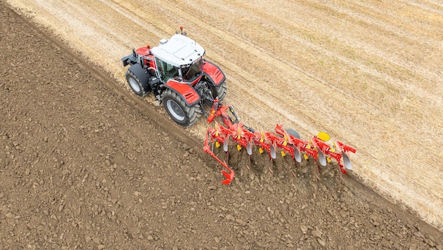 Der wirtschaftliche Pflug SERVO 4000 von Pöttinger.