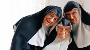 Die letzten drei Augustiner Chorfrauen Rita, Regina, Bernadette (von links) lassen sich nicht ...