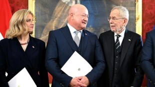 Außenministerin Beate Meinl-Reisinger,  Bundeskanzler Christian Stocker und Bundespräsident ...