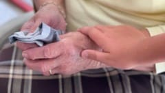 Das Thema Pflege sorgt für heiße politische Debatten im Burgenland (Symbolfoto).