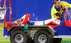 Dramatische Szenen nach dem Sturz von Eva Pinkelnig.