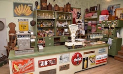 Früher Alltag, heute Museum: Kleine Nahversorger haben es immer schwerer.