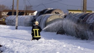 Lange waren PFAS gängiger Bestandteil in Löschschaum. Umweltmediziner Hutter spricht ...