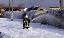 Lange waren PFAS gängiger Bestandteil in Löschschaum, Jahrzehnte wurden Luft, Boden, Grund- und ...