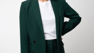 Claudia Gamon stellt eine Landtagsanfrage zum „Zahlen-Voodoo“ und den KI-Pannen.