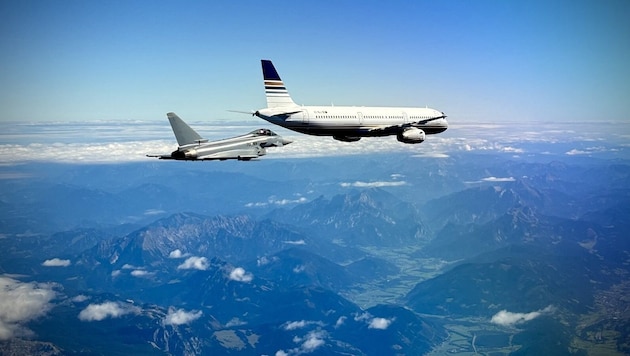 Ein Eurofighter und ein Airbus über dem Aichfeld