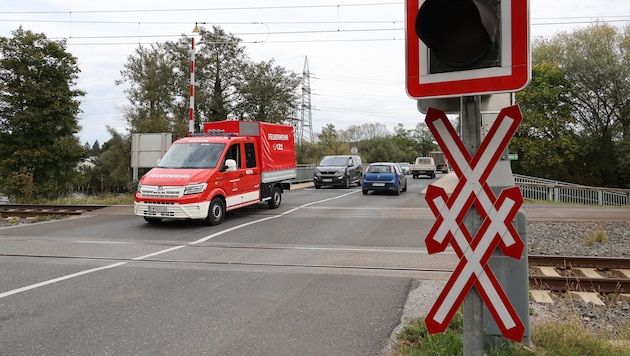 Der Bahnübergang war mit einer Lichtsignalanlage gesichert. (Symbolbild)