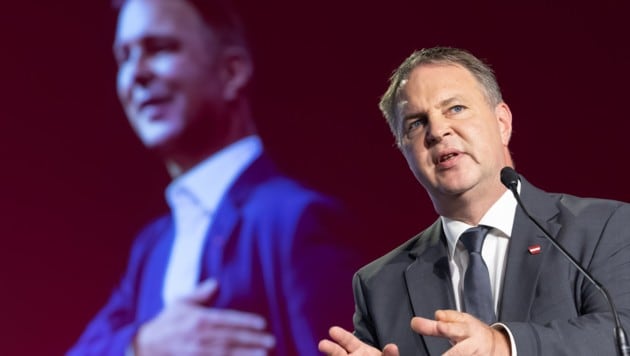 Andreas Babler muss sich derzeit viel Kritik gefallen lassen – er selbst spielt nun auf Zeit. 