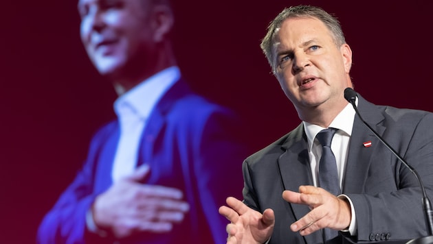 Andreas Babler muss sich derzeit viel Kritik gefallen lassen – er selbst spielt nun auf Zeit.