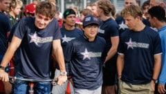 Yuki Tsunoda (Mitte) glaubt, dass er seinen Platz bei Red Bull verteidigen kann.