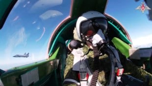 Aufnahmen aus dem Cockpit eines MiG-31-Abfangjägers während der Übung „Sapad 2025“