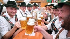 „Prost auf die Wiesn: Zum Abschluss des Oktoberfests 2025 wurden rund 6,5 Millionen Maß Bier ...