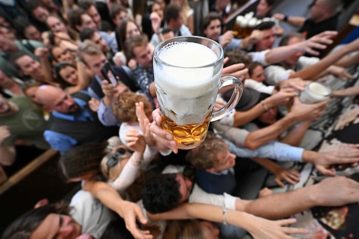 Langfinger: Tausende Krüge verschwinden jedes Jahr – Souvenirs, die eigentlich nicht erlaubt ...