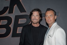 Jude Law und Jason Bateman bei der Premiere von „Black Rabbit“.