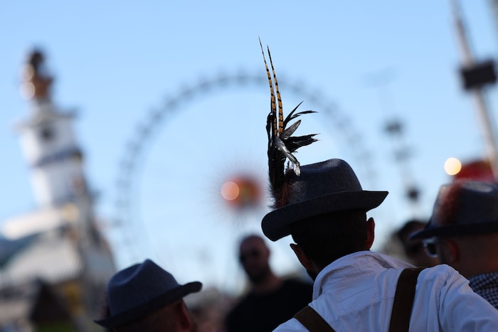 Auf die Besucher warten Riesenrad, Wilde Maus und natürlich Bier!