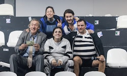Noch einmal wird die BlackBox zur Stadiontribüne: Horst Heiss, Angela Waidmann, Gemma Vannuzzi, ...
