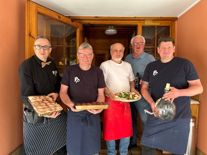 Einstiges Stammteam: Peter Mitterer junior und senior mit Sigi Möstl, Klaus Kernberger und Miro ...