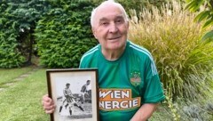 Rapid-Legende Josef „Pepi“ Höltl mit einem Schnappschuss aus seiner Zeit