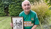 Rapid-Legende Josef „Pepi“ Höltl mit einem Schnappschuss aus seiner Zeit