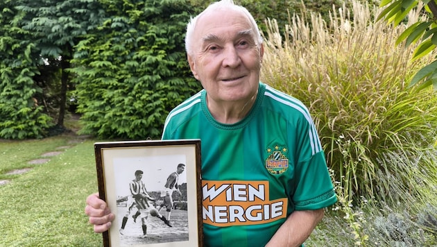 Rapid-Legende Josef „Pepi“ Höltl mit einem Schnappschuss aus seiner Zeit