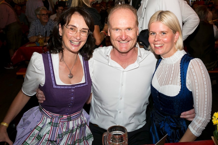 Bürgermeister Guido Flatz aus Doren mit Abgeordneter Julia Berchtold und Sonja Wallner.