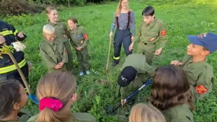 Per Video werden die Baumpflanzchallenges der Feuerwehren festgehalten – deshalb sind die ...