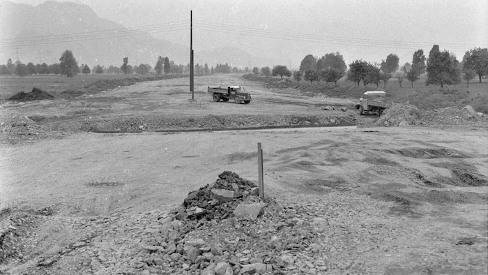 Schüttungen beim Bau der Rheintalautobahn 1968.