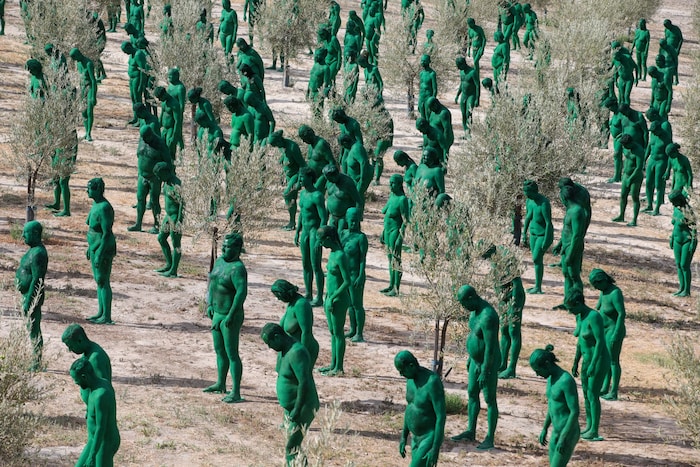 „Portrait Alhambra 1925” vom Künstler Spencer Tunick