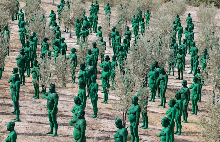 „Portrait Alhambra 1925” vom Künstler Spencer Tunick